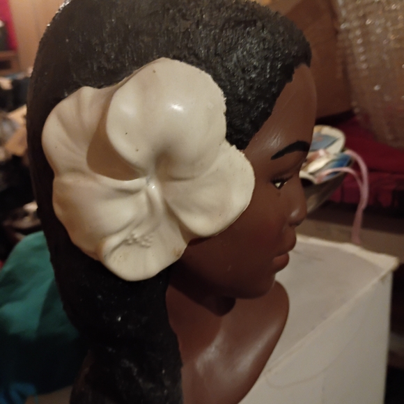 Elegant White Floral Hair Accessory
